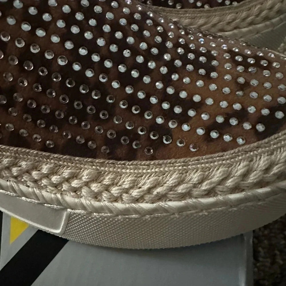 Volatile Bandwagon platform bedazzled shoes Sz 6.5 NWB - Picture 5 of 5